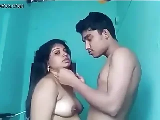 VID-20170903-PV0001-Kerala Adimali (IK) Malayali 37 yrs old devoted to hot and low-spirited housewife aunty (textile shop) fucked by Idukki, 23 yrs old single hotel wage-earner Linu sex scuttlebutt movie