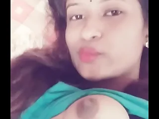 Desi cookie showing boobs selfie
